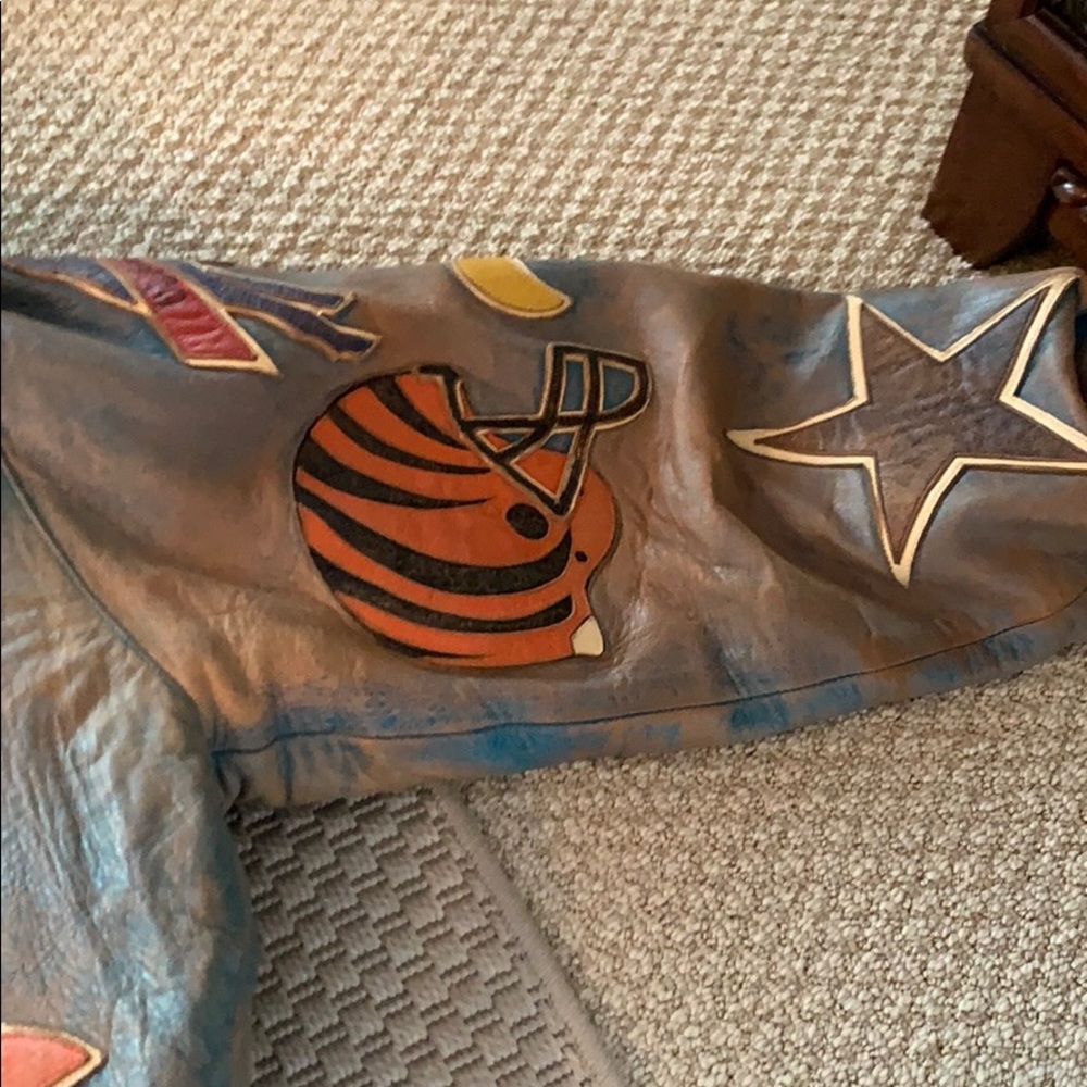 Limited-edition jacket designed by Jeff Hamilton - Picture 5 of 9